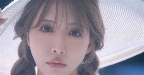 Yua Mikami: AV actress becomes fashion icon .